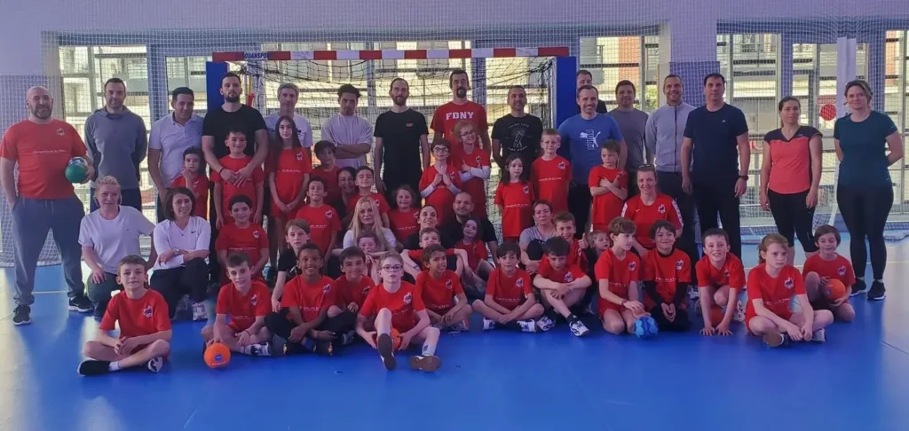Photo de groupe après l'entrainement parents-enfants Mini-hand